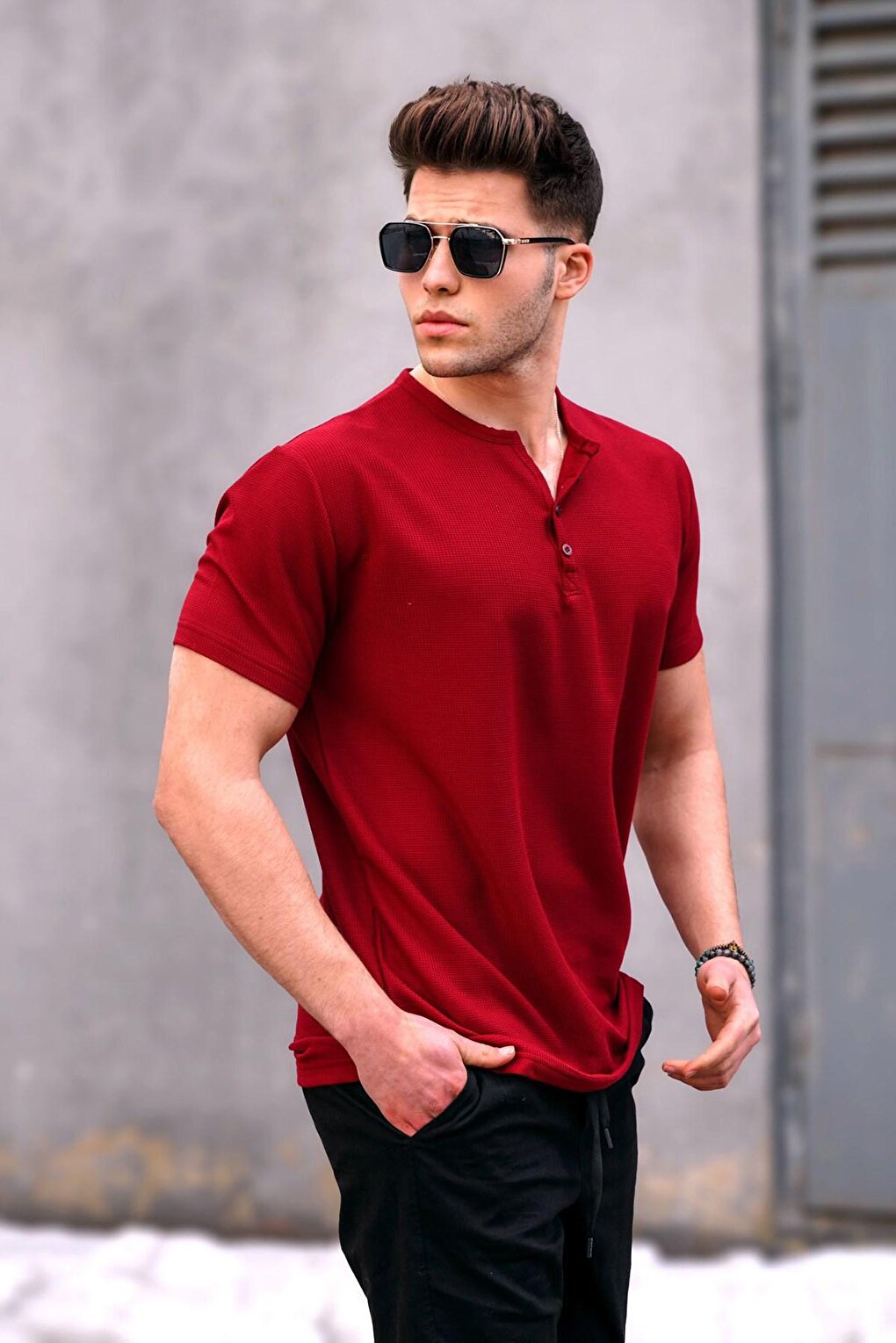 Базовая мужская футболка с коротким рукавом на пуговицах бордового цвета MADMEXT