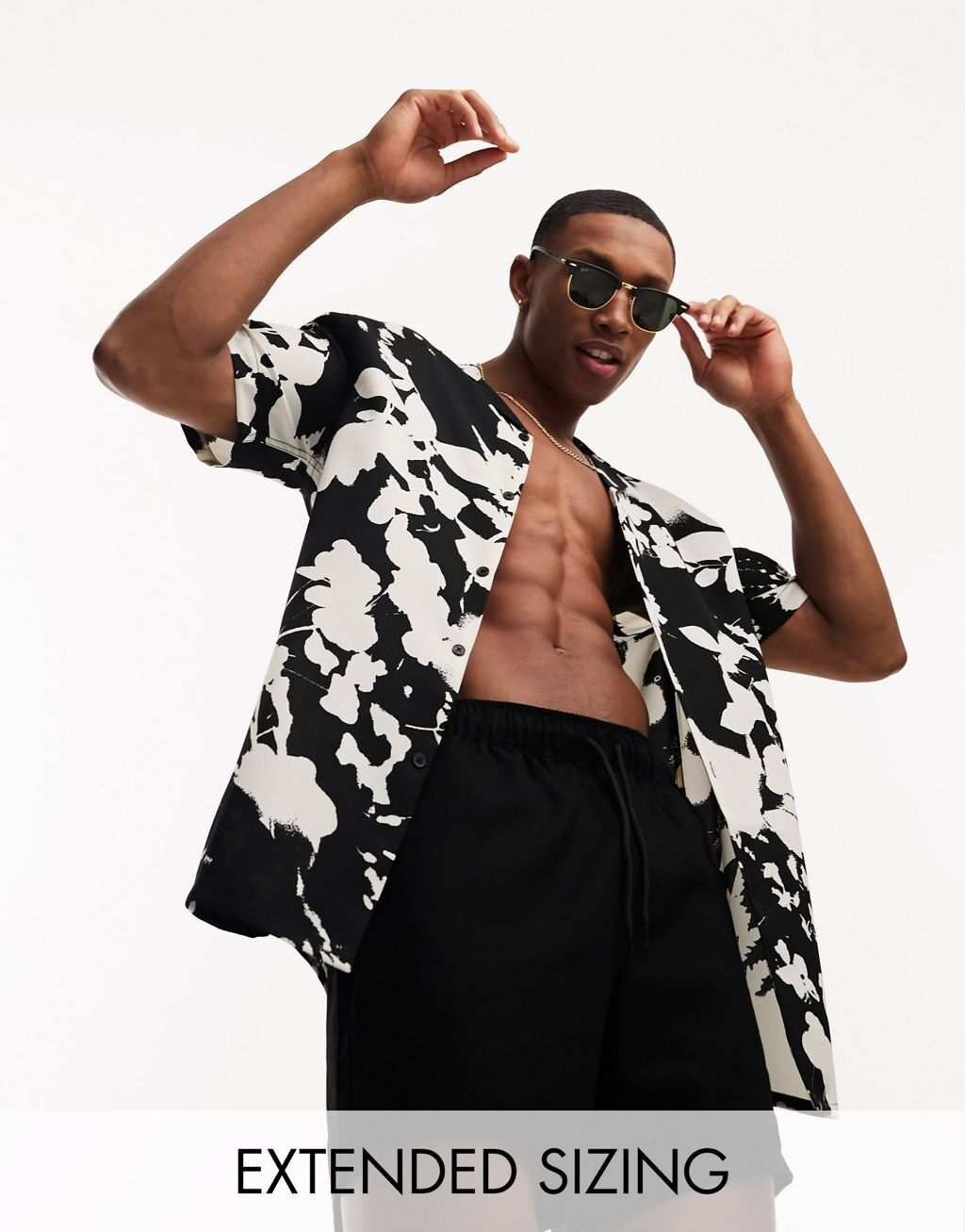 

Черно-белая рубашка с цветочным принтом ASOS DESIGN revere