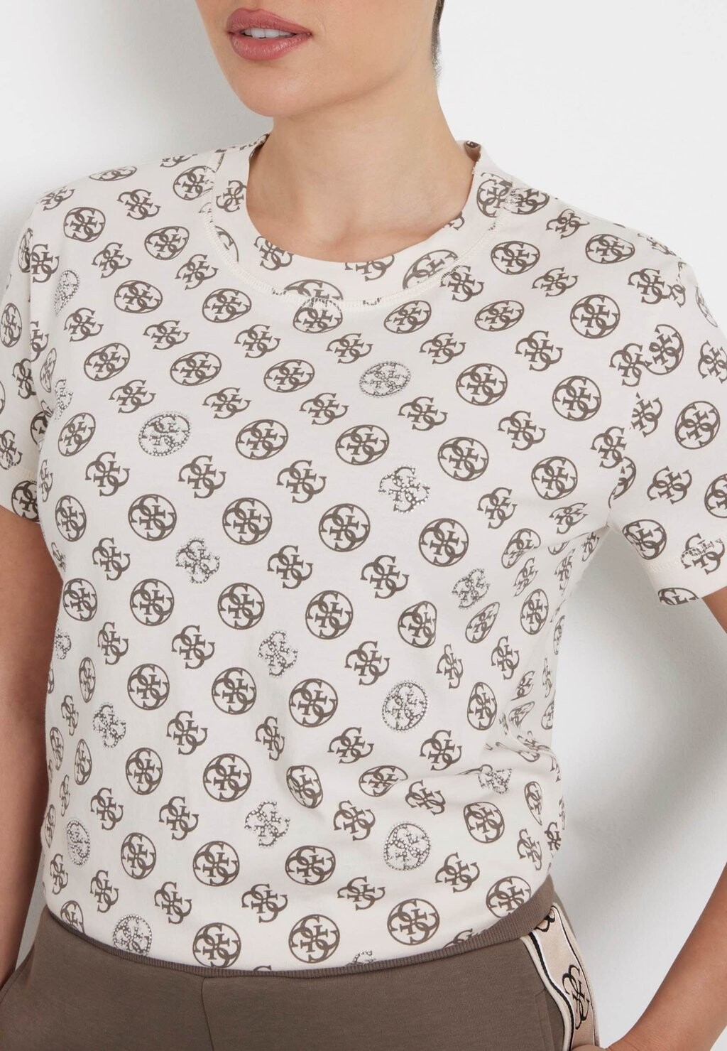 

Принт на футболке 4G LOGO ALL OVER Guess, светло-коричневый