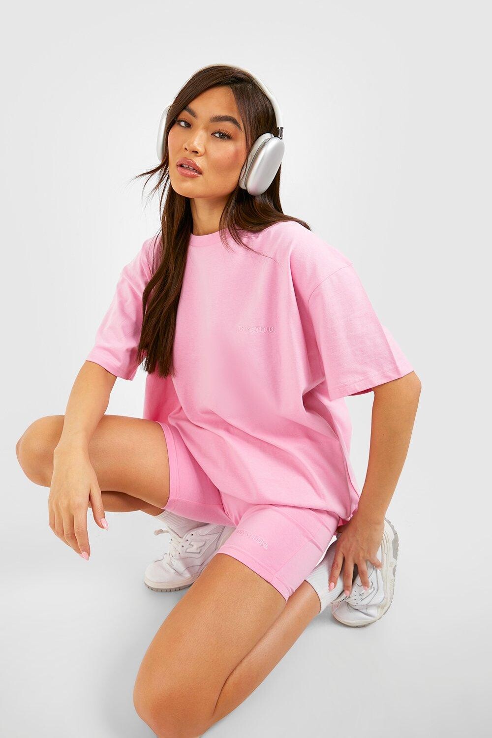 

Комплект из футболки оверсайз и велосипедных шорт Dsgn Studio boohoo, розовый