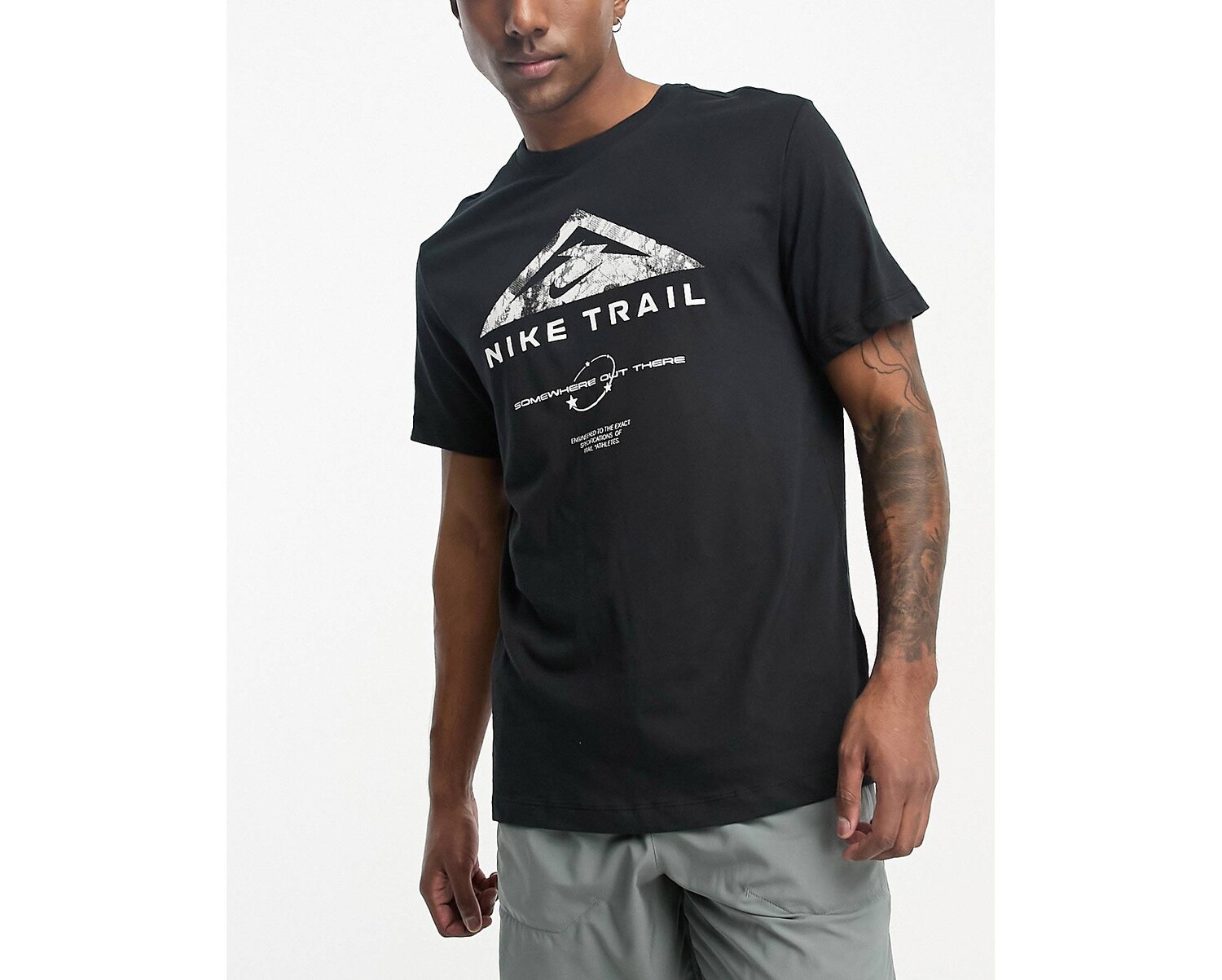 

Черная футболка с графическим принтом Nike Running Trail Dri-Fit