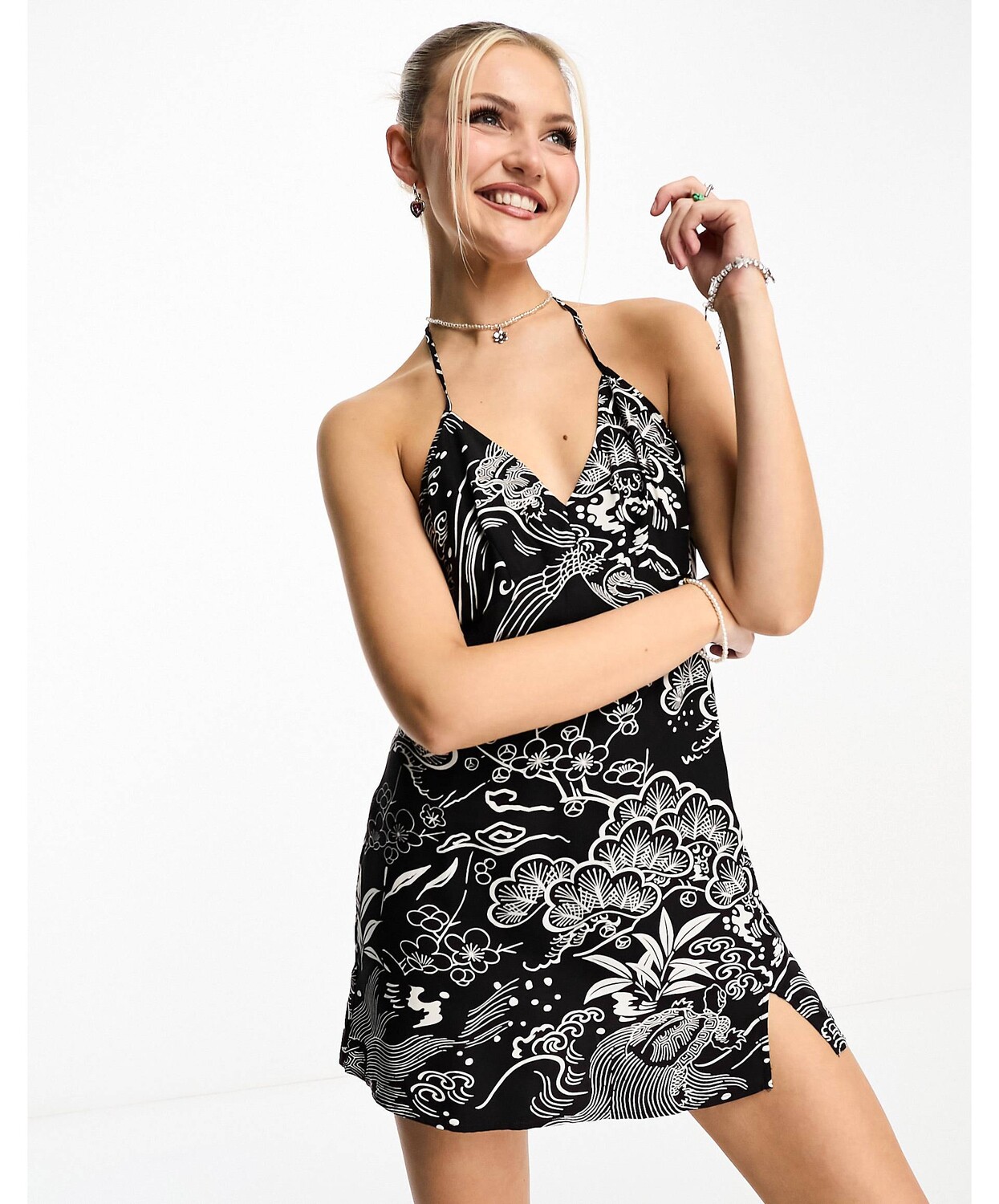 

Черное винтажное платье мини-комбинация с лямкой на шее Superdry