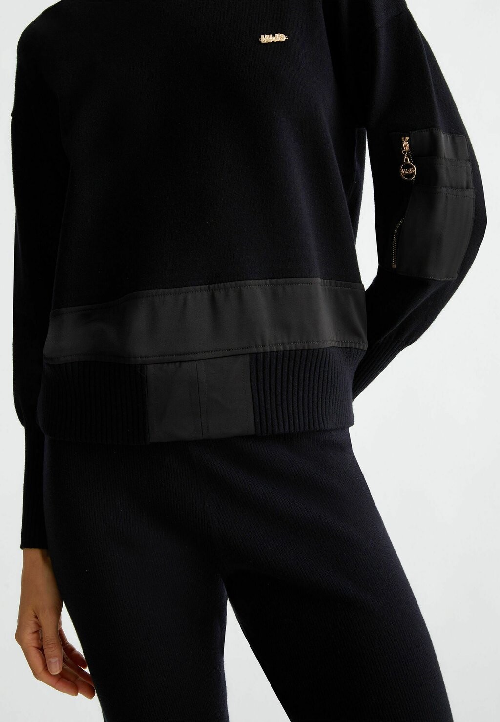 

Джемпер CREW-NECK WITH POCKET LIU JO, черный