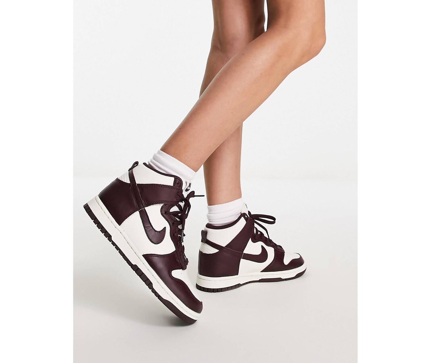 

Бело-бордовые кроссовки Nike Dunk High, Красный