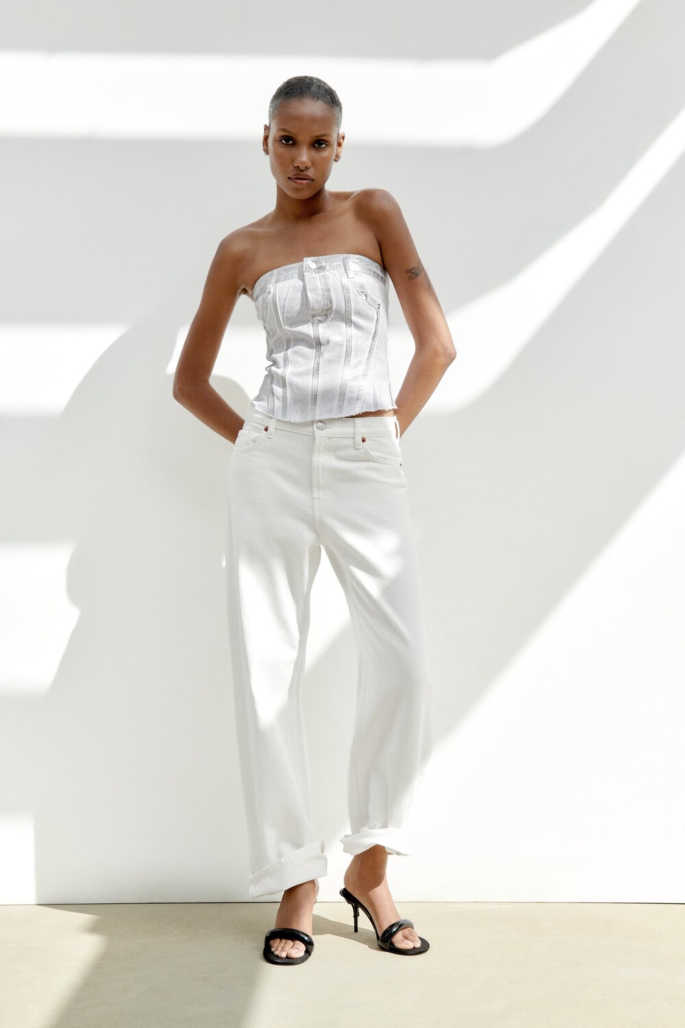 

Металлический топ без бремеел Zara, серебро