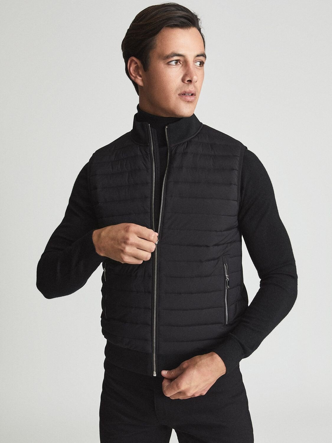 

Стеганый жилет Reiss Pluto Hybrid, черный