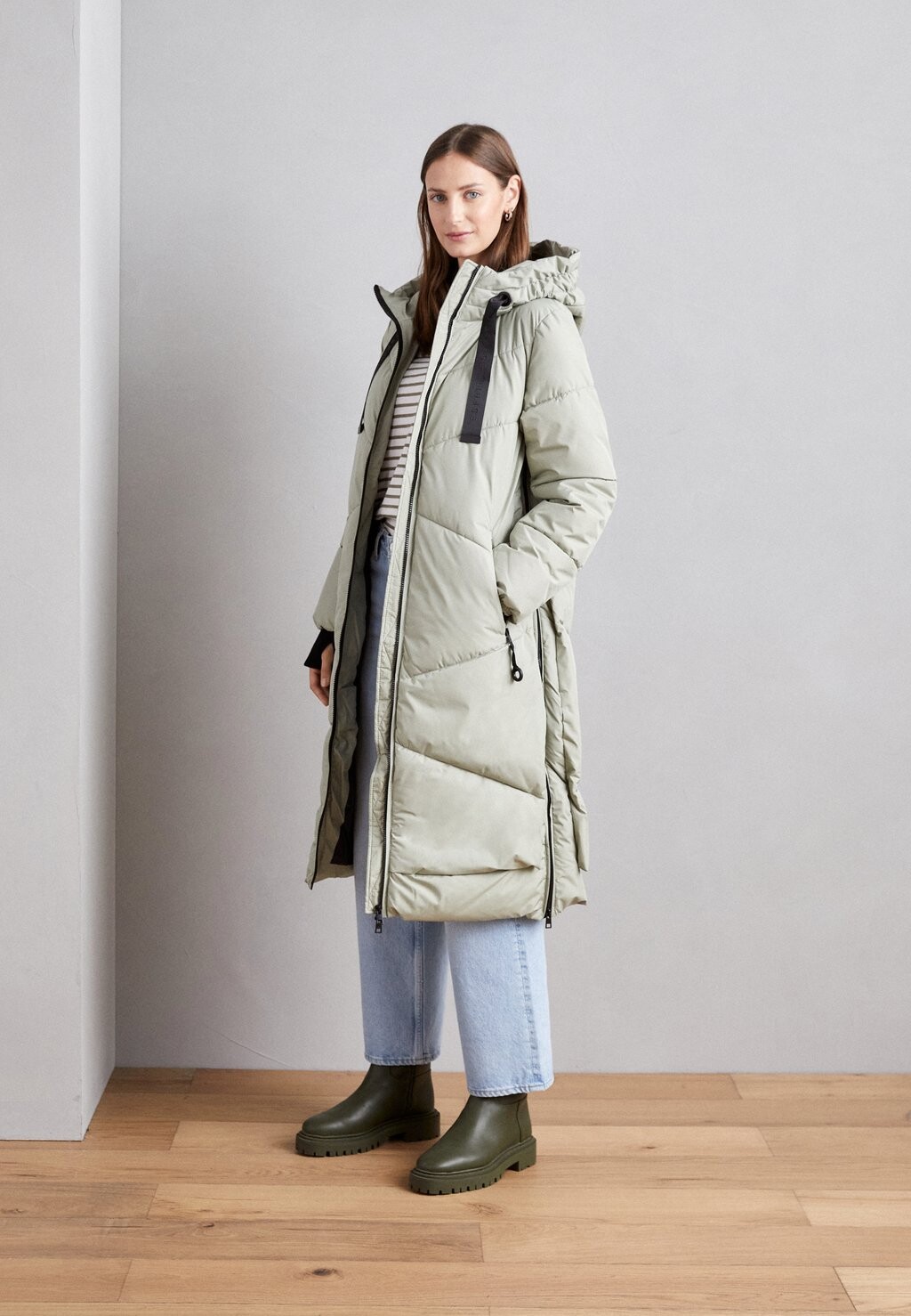 

Зимнее пальто Esprit ПУФФЕР, цвет dusty green