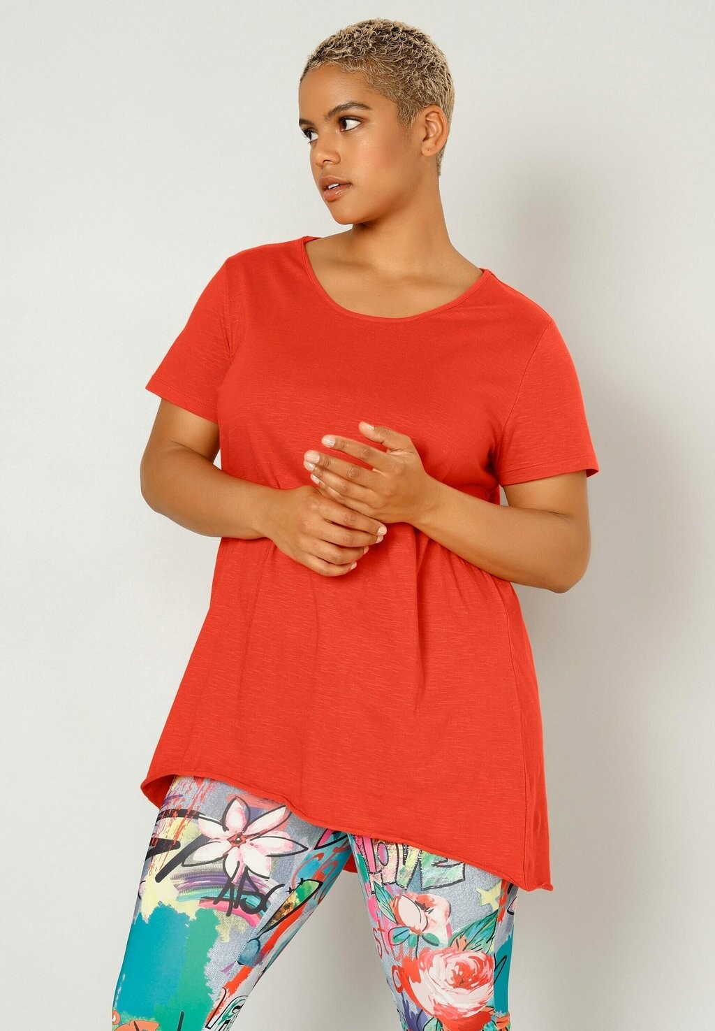 

Базовая футболка STRAIGHT FIT RUNDHALS HALBARM Angel of Style, цвет orange