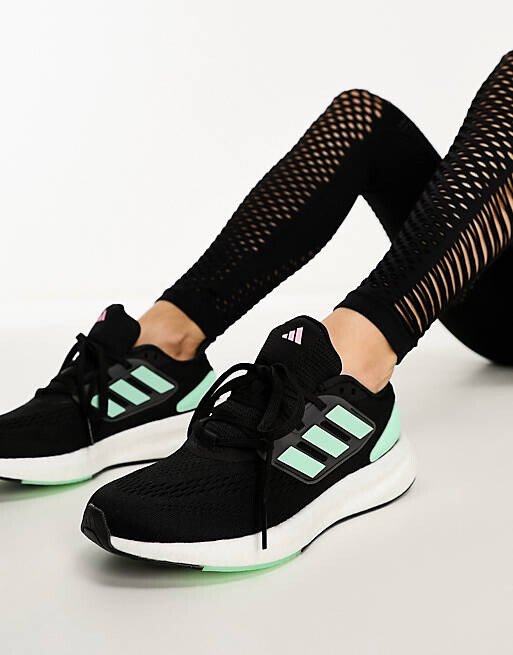 

Черно-зеленые кроссовки adidas Running Pureboost 22