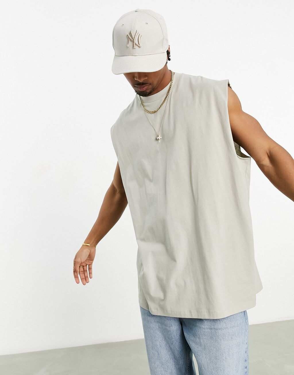 

Светло-серый жилет оверсайз ASOS DESIGN