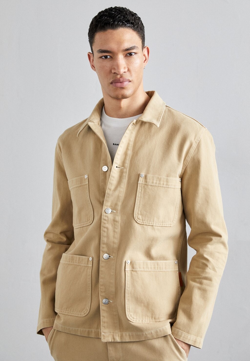 

Легкая куртка WORKER AVEC POCHES POITRINE sandro, цвет beige