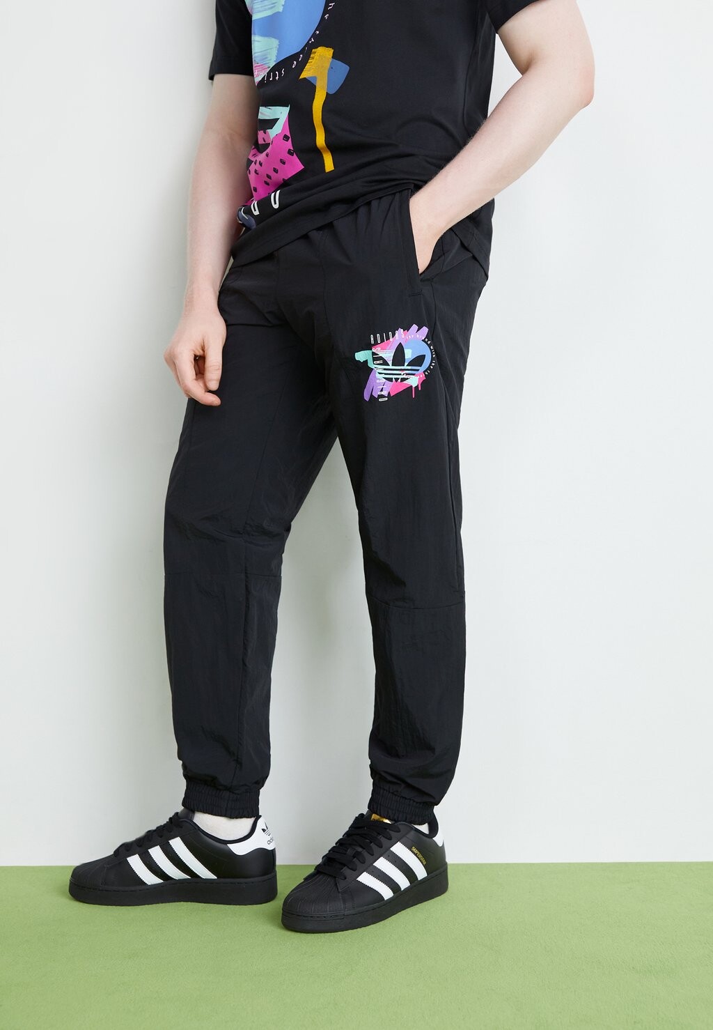 

Тренировочные брюки adidas Originals, черный