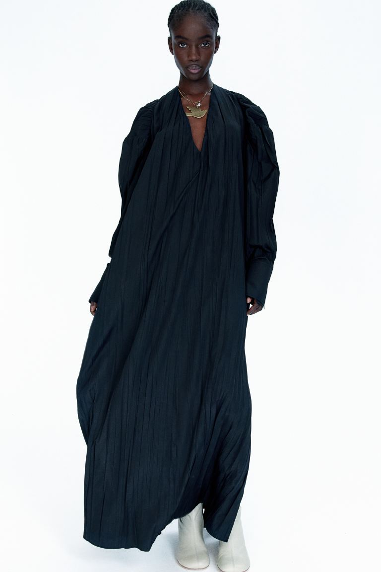 цена Платье-Туника из жатой ткани H&M, черный