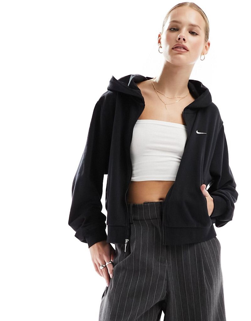 

Черная худи на молнии Nike Chill Knit