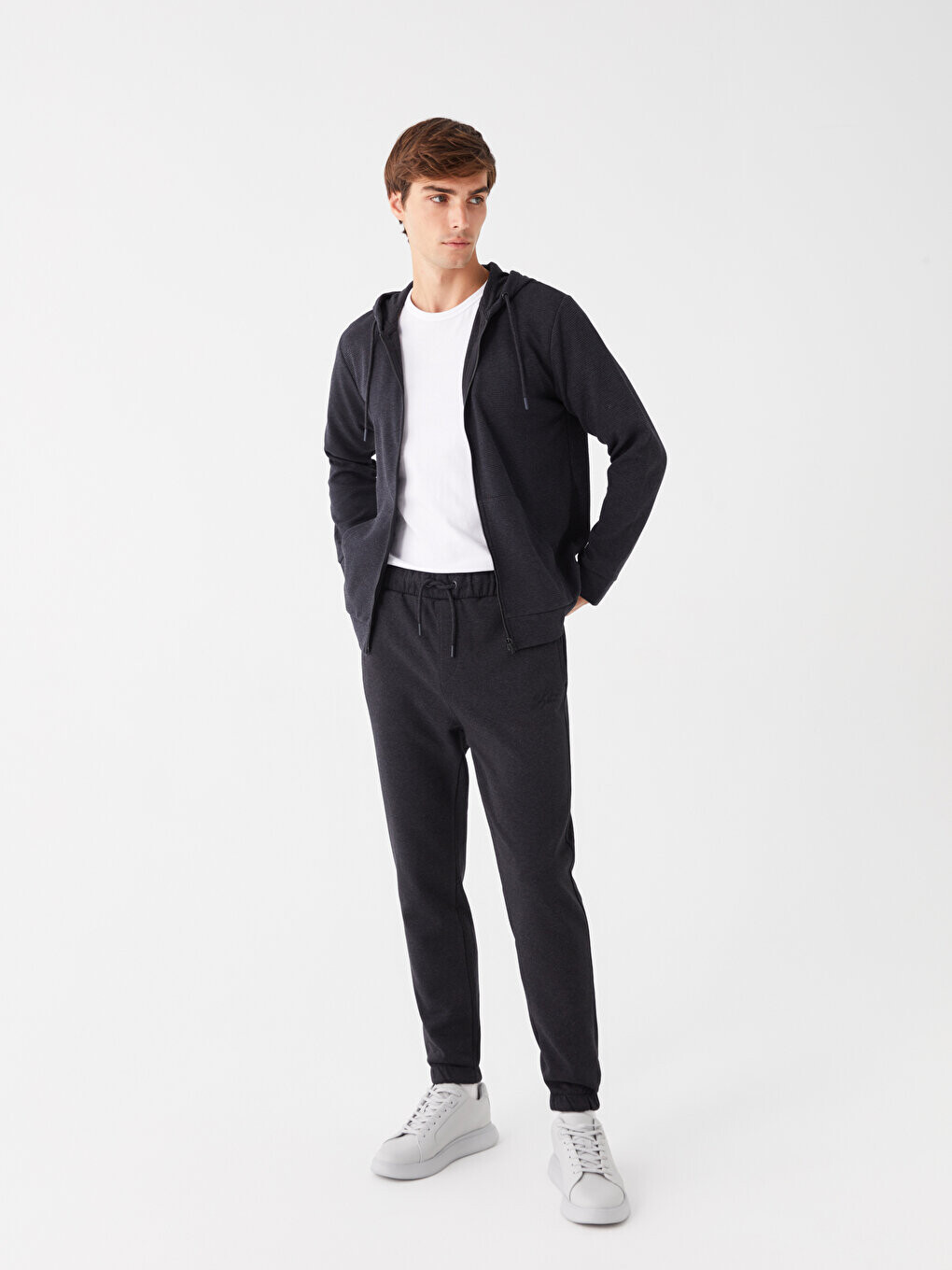 

Мужские спортивные штаны стандартного кроя LCW Casual, антрацит