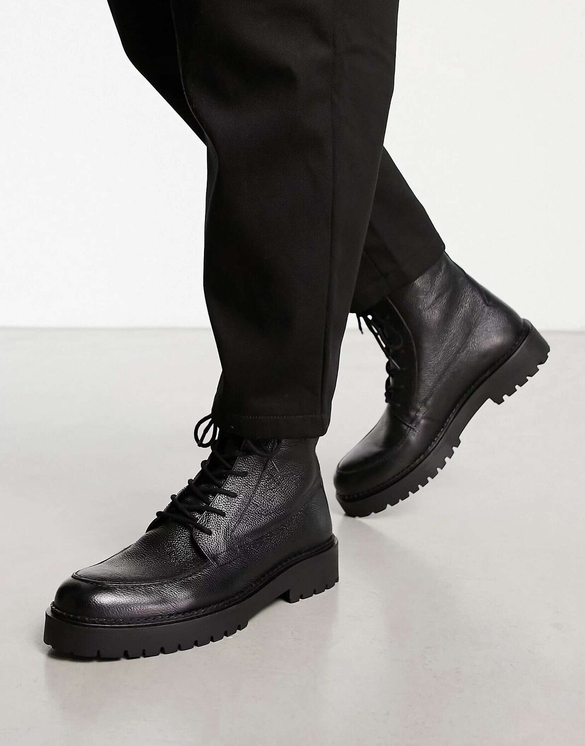 

Черные кожаные массивные ботинки на шнуровке Schuh Draco, Черный