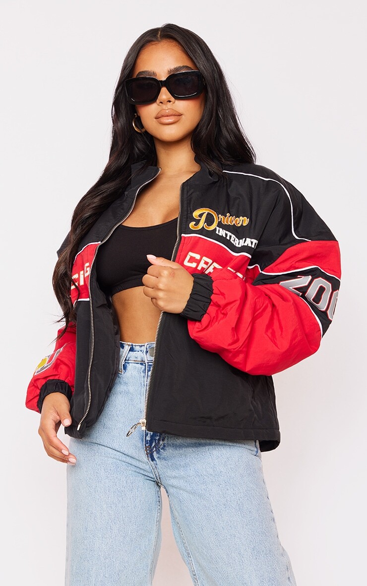 

PrettyLittleThing Черный объемный бомбер с надписью Petite Racer на молнии