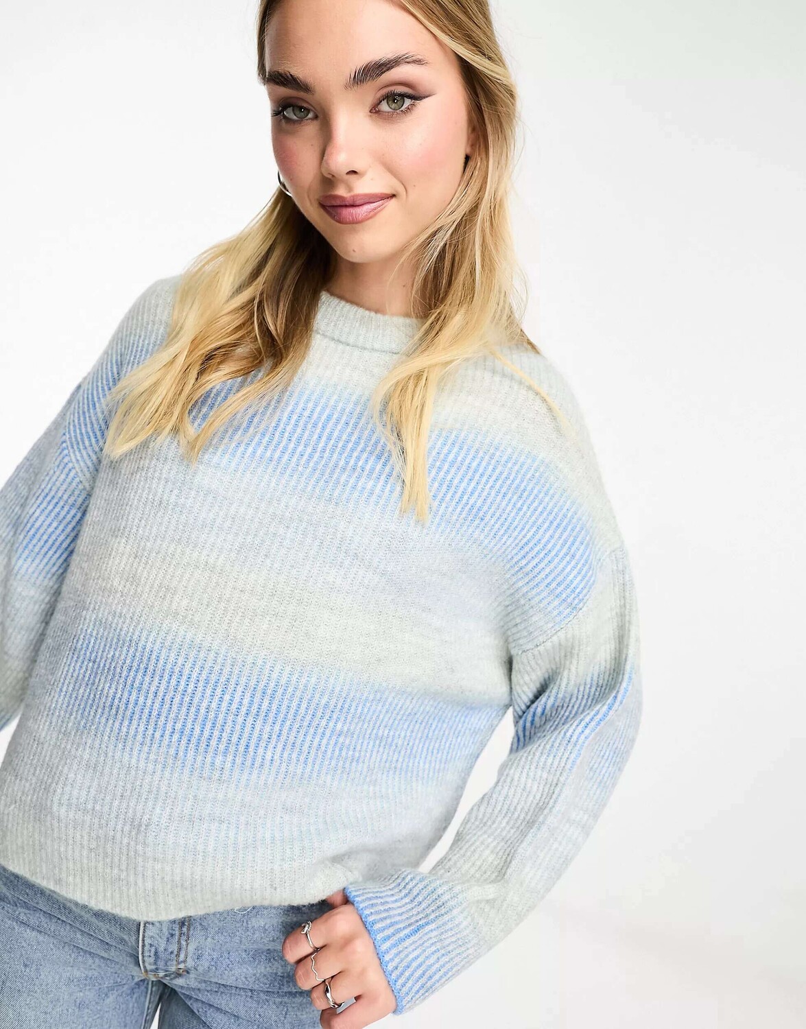 

Свитер мягкого прикосновения Pull&Bear синего цвета с эффектом омбре, Синий