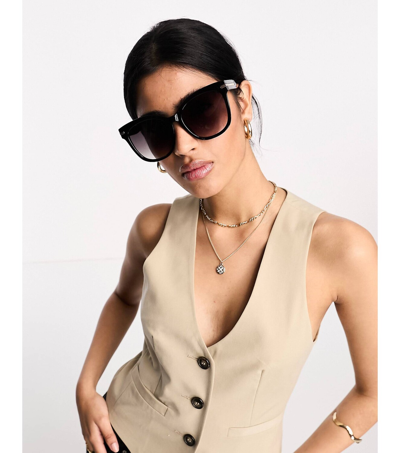 

Черные солнцезащитные очки в стиле ретро River Island