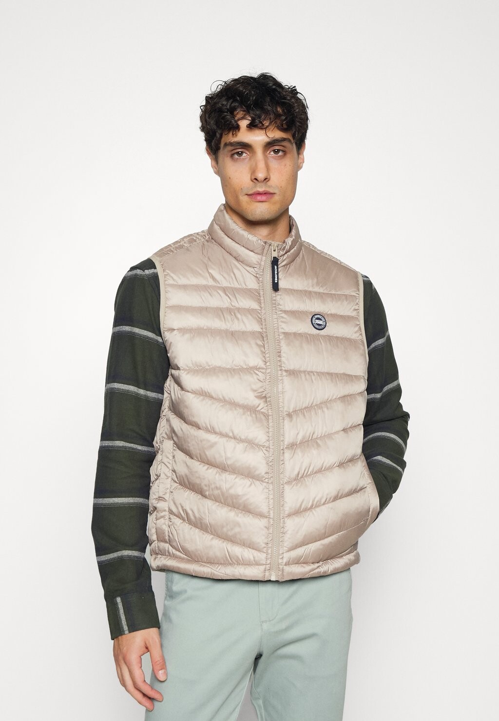 

Жилет Jack & Jones JJEHERO ТЕПЛЫЙ ВОРОТНИК, цвет crockery