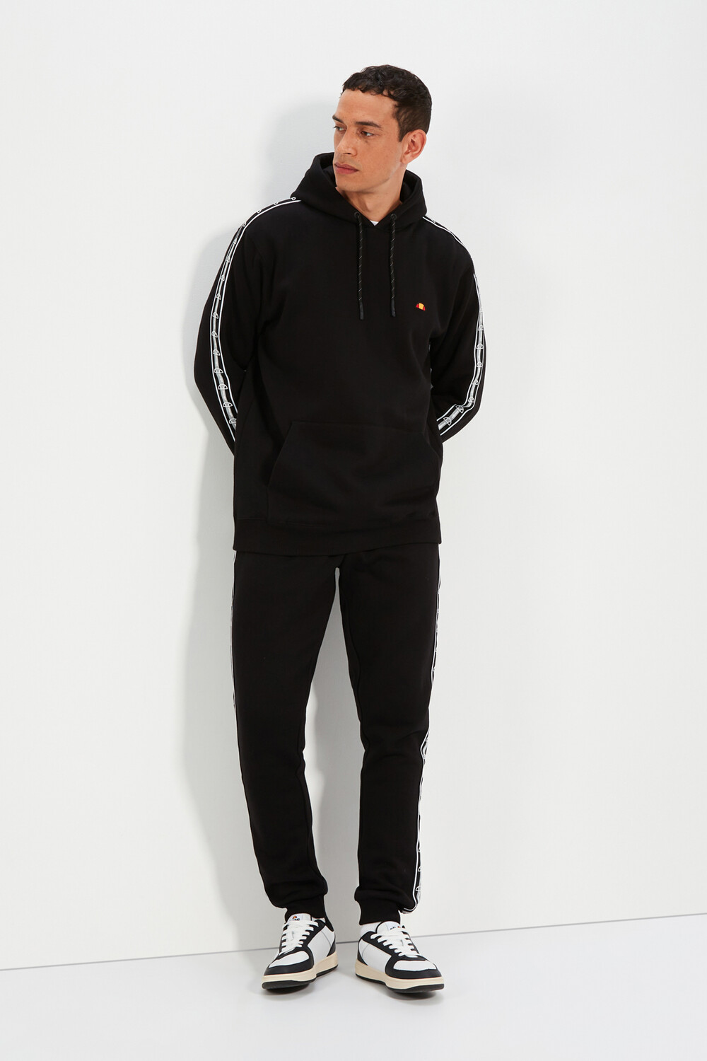 

Спортивные штаны - Черный - Свободный стиль Ellesse, черный
