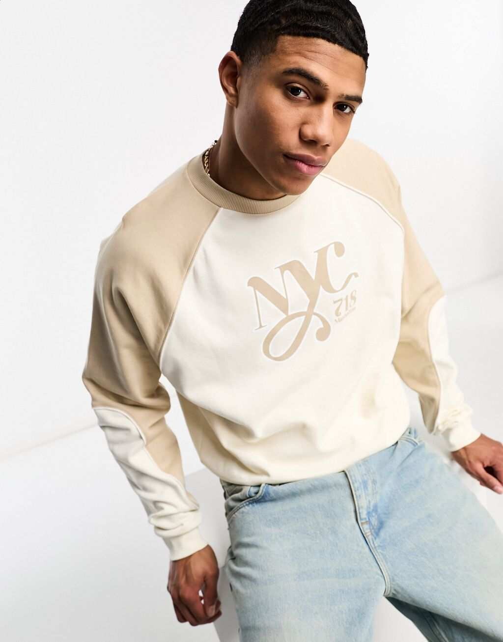 

Бежевый оверсайз-свитшот с принтом NYC ASOS DESIGN