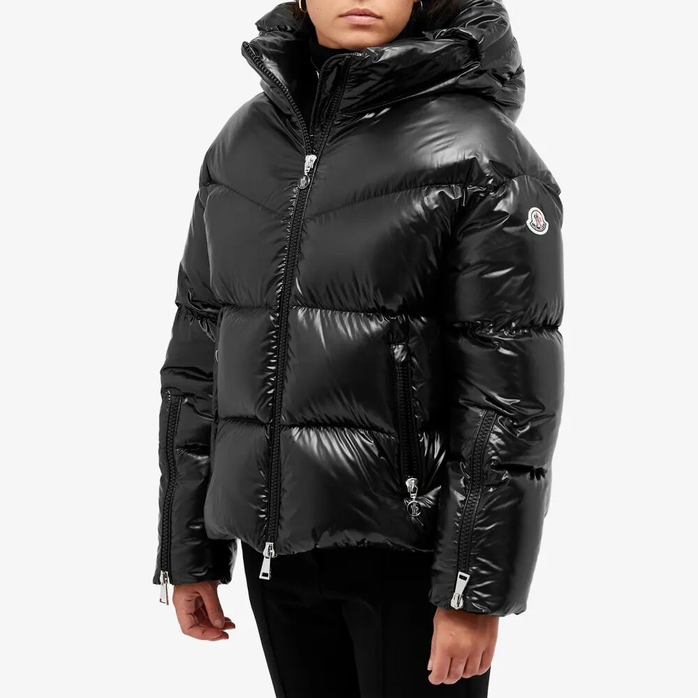 цена Moncler Huppe Утепленная куртка с логотипом на воротнике, черный