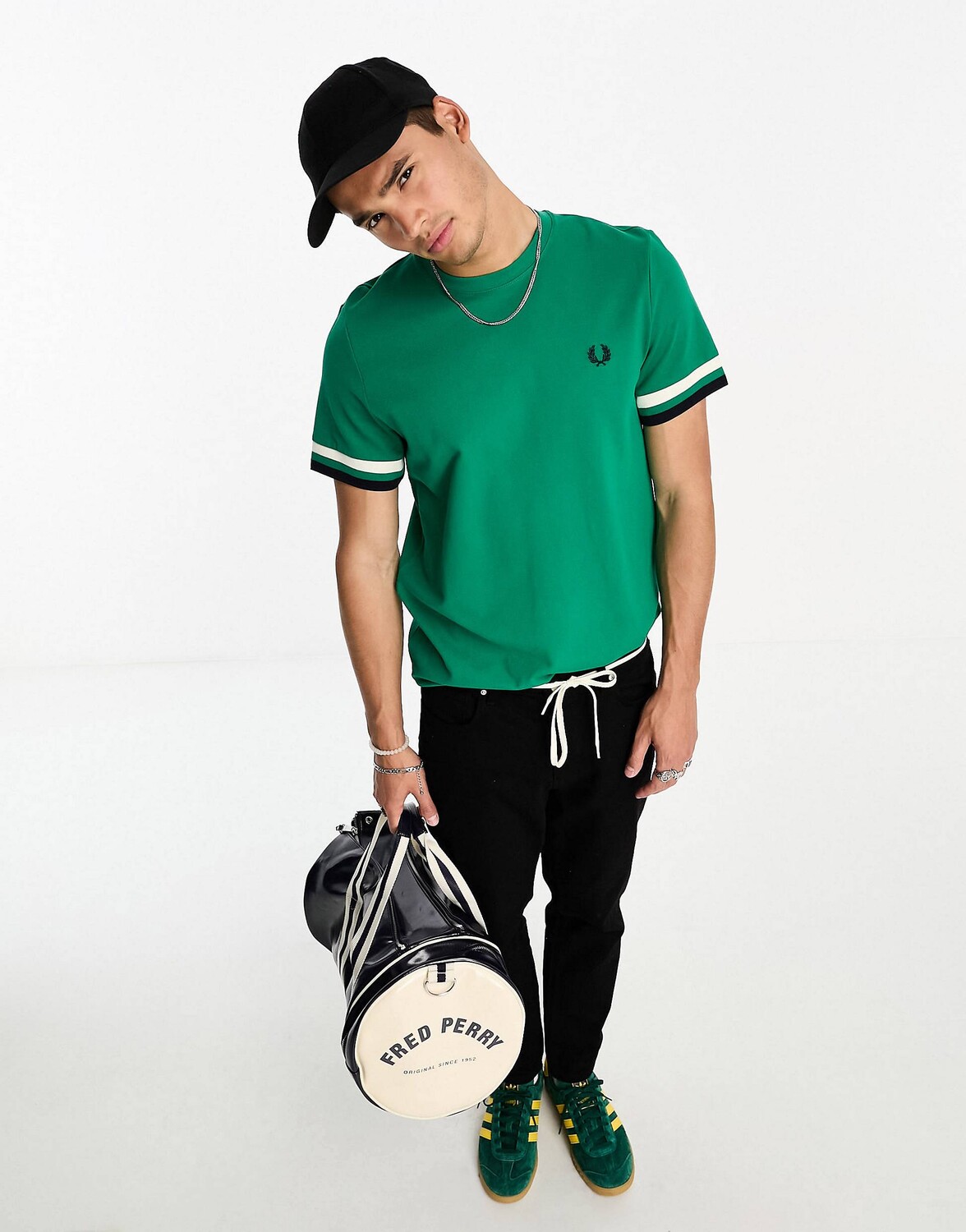 

Зеленая футболка из пике с эффектным принтом Fred Perry fred perry