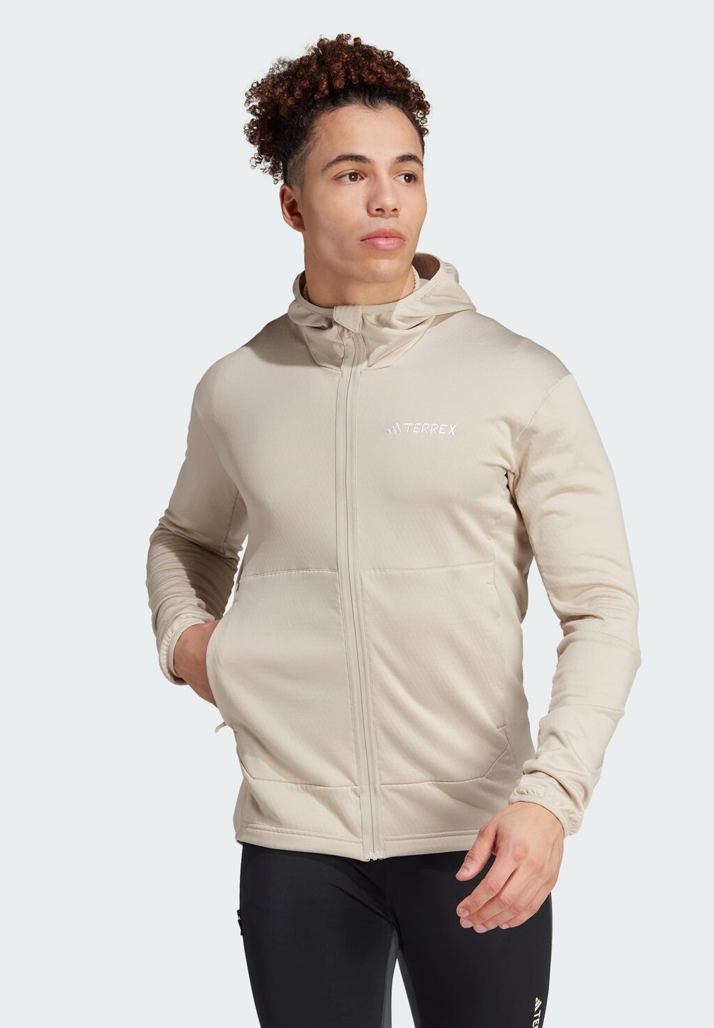 

Спортивная куртка Adidas