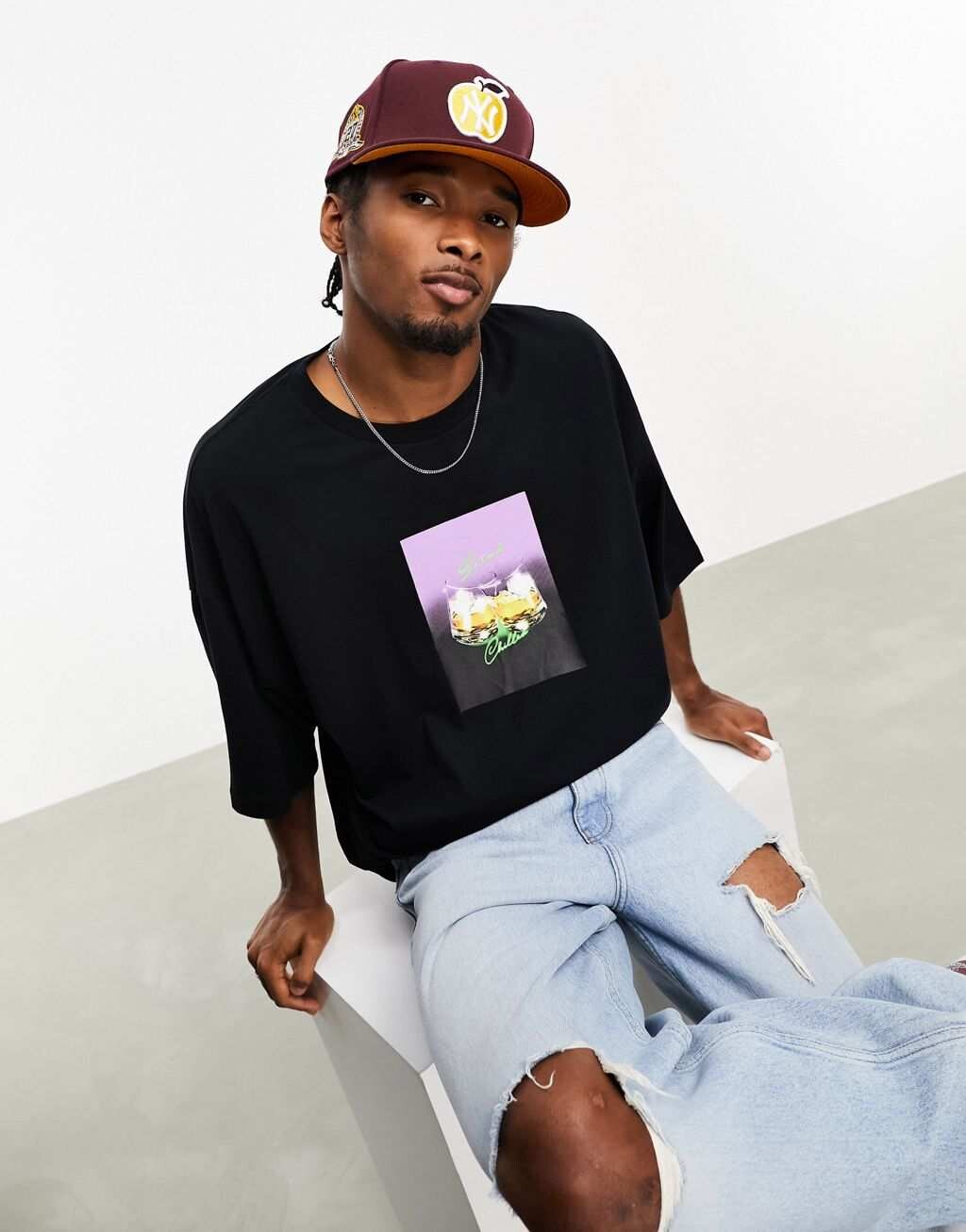 

Черная оверсайз-футболка с принтом виски на груди ASOS DESIGN, Черный