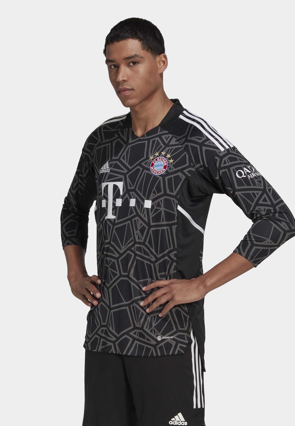 

Спортивная футболка Adidas
