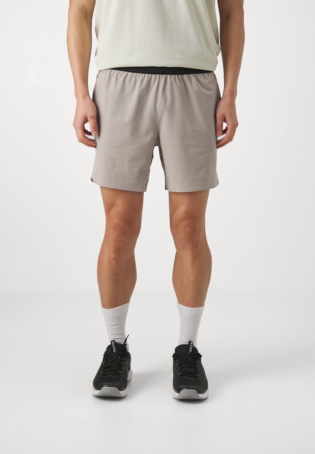 

Спортивные шорты Peak Under Armour, цвет timberwolf taupe/black