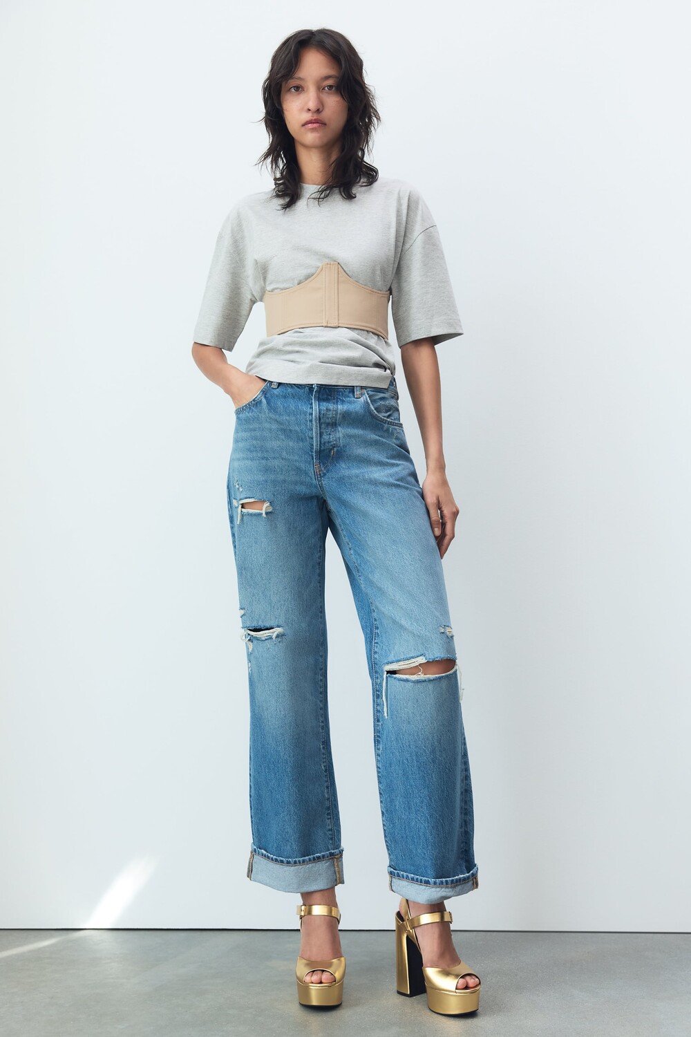 

Босоножки на платформе с металлическим узором Zara, золото