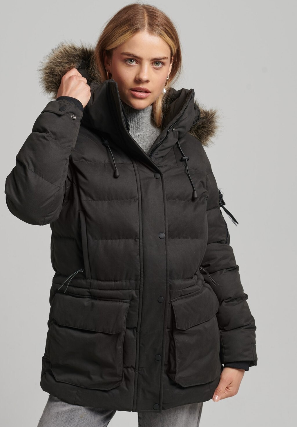 

Зимнее пальто Superdry, черный