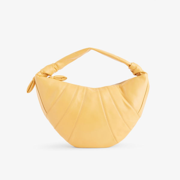 Кожаная сумка через плечо fortune croissant Lemaire, цвет butter