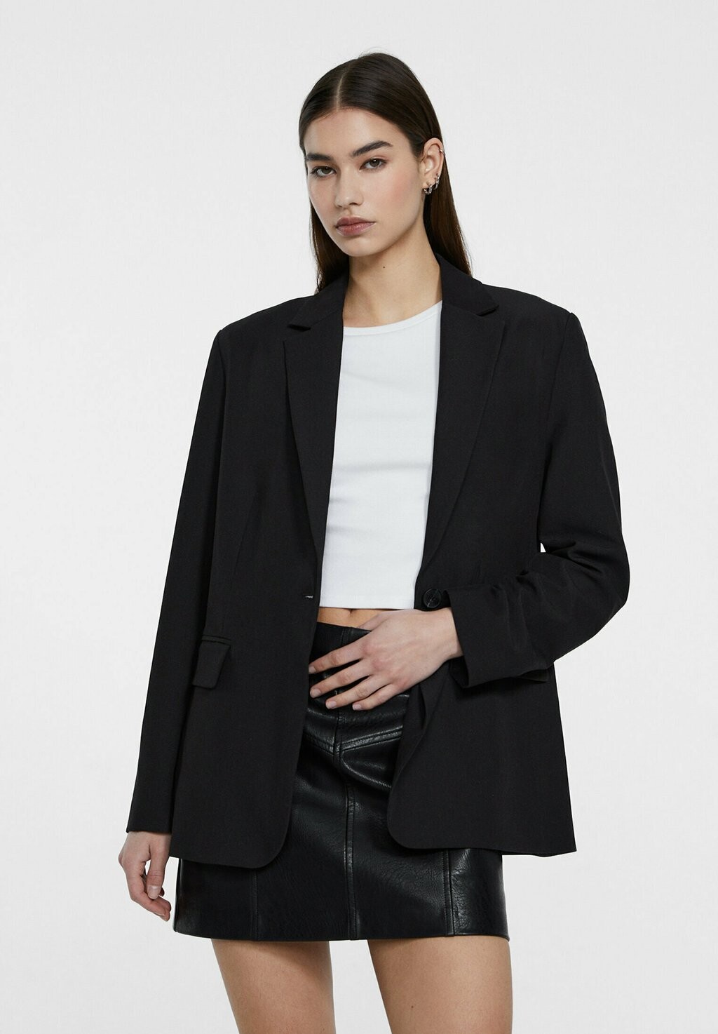 

Короткое пальто Stradivarius, черный