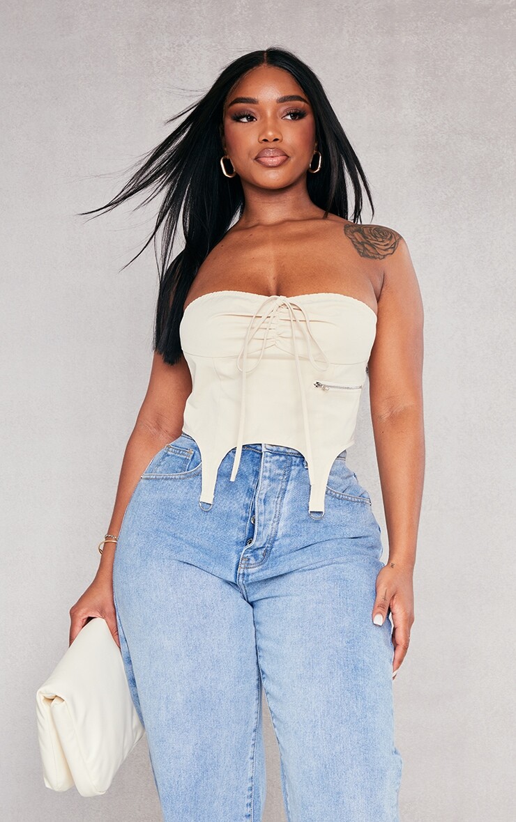 

PrettyLittleThing Белый укороченный топ с молнией и рюшами Shape Off