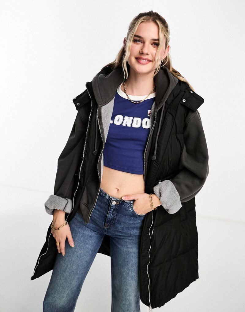 

Черный удлиненный утепленный жилет с капюшоном Pull&Bear
