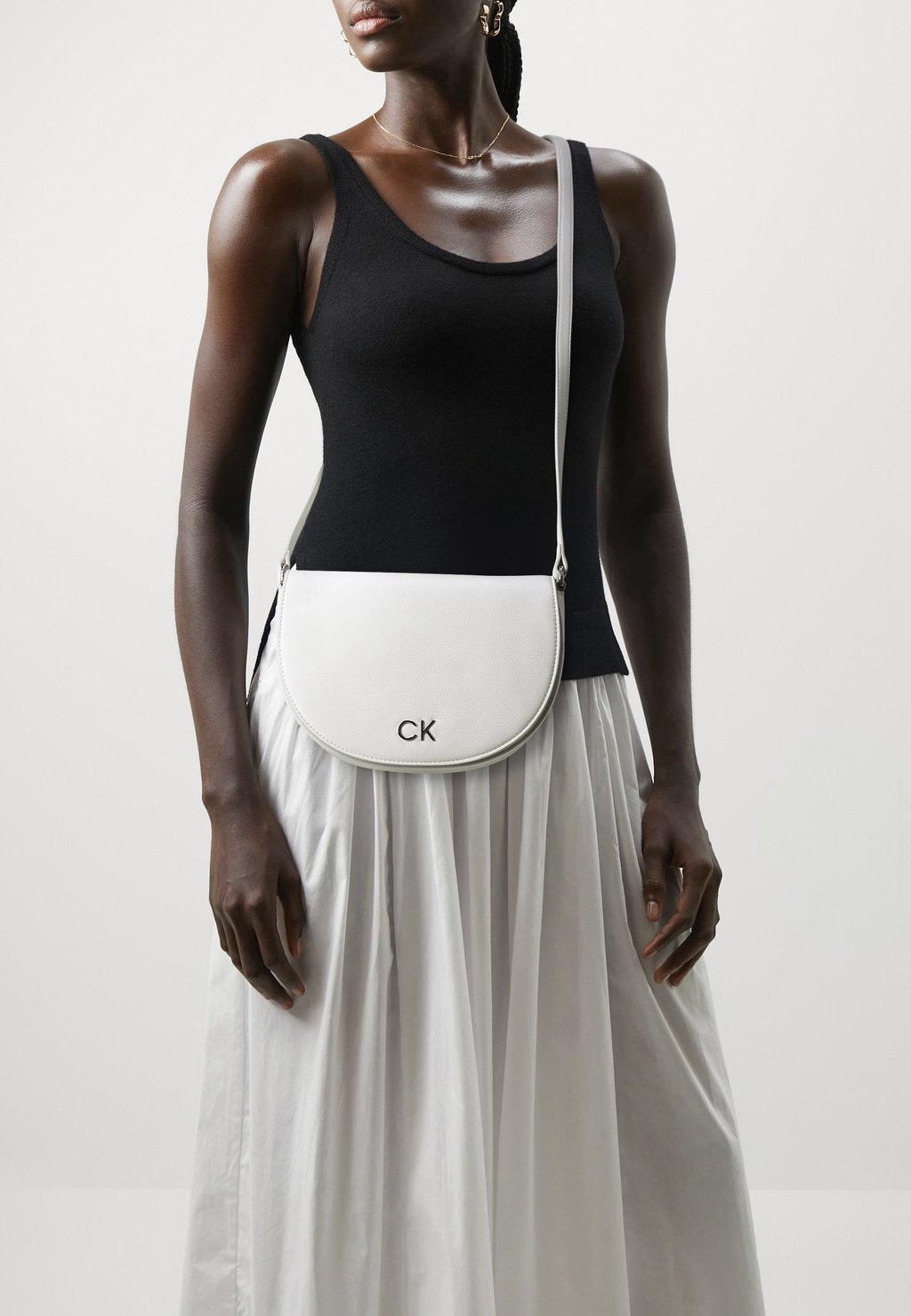 Сумка через плечо DAILY SADDLE BAG Calvin Klein, цвет bright white