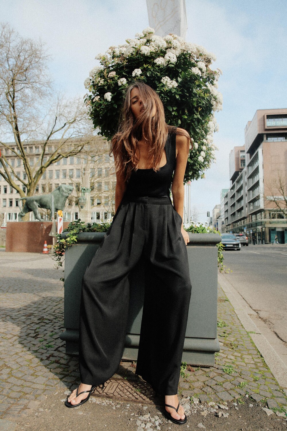 

Широкие брюки с застронками ZARA, черный
