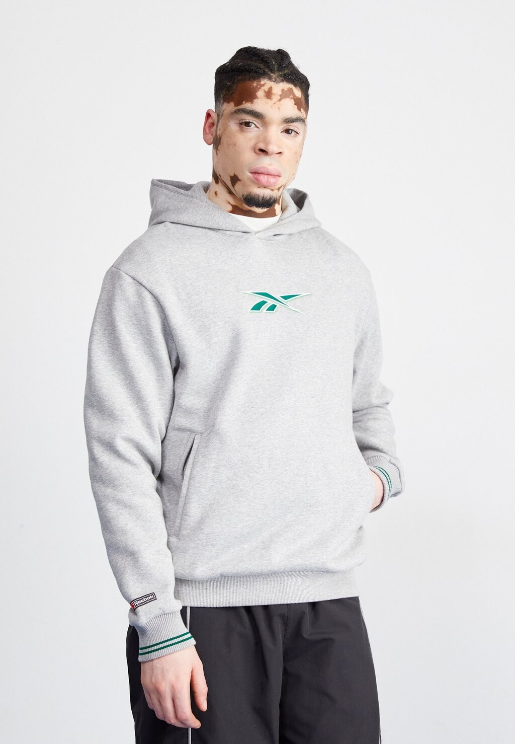 

Толстовка Reebok UNIFORM HOODIE, серый