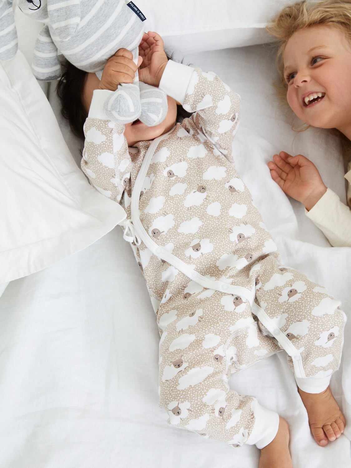 

Комбинезон с запахом Polarn O. Pyret Baby из органического хлопка, белый