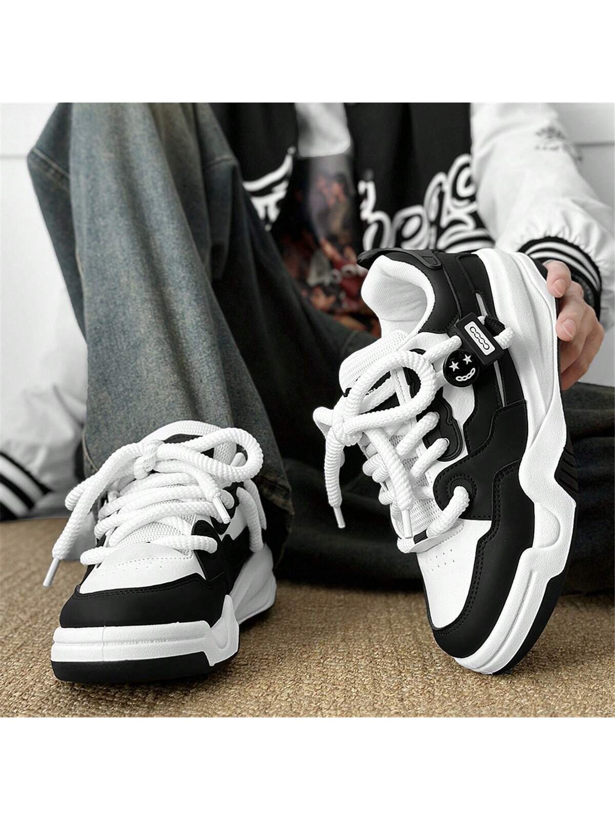 Мужская спортивная обувь, черное и белое цена и фото