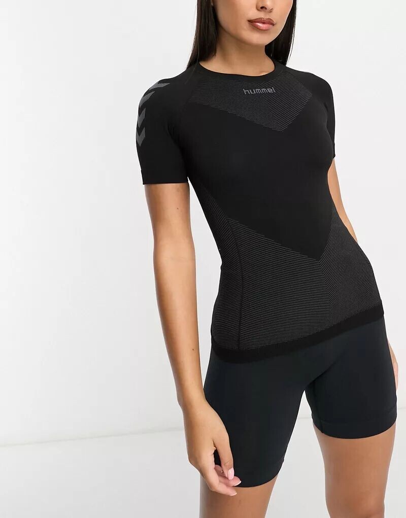 

Черная бесшовная футболка из джерси Hummel First