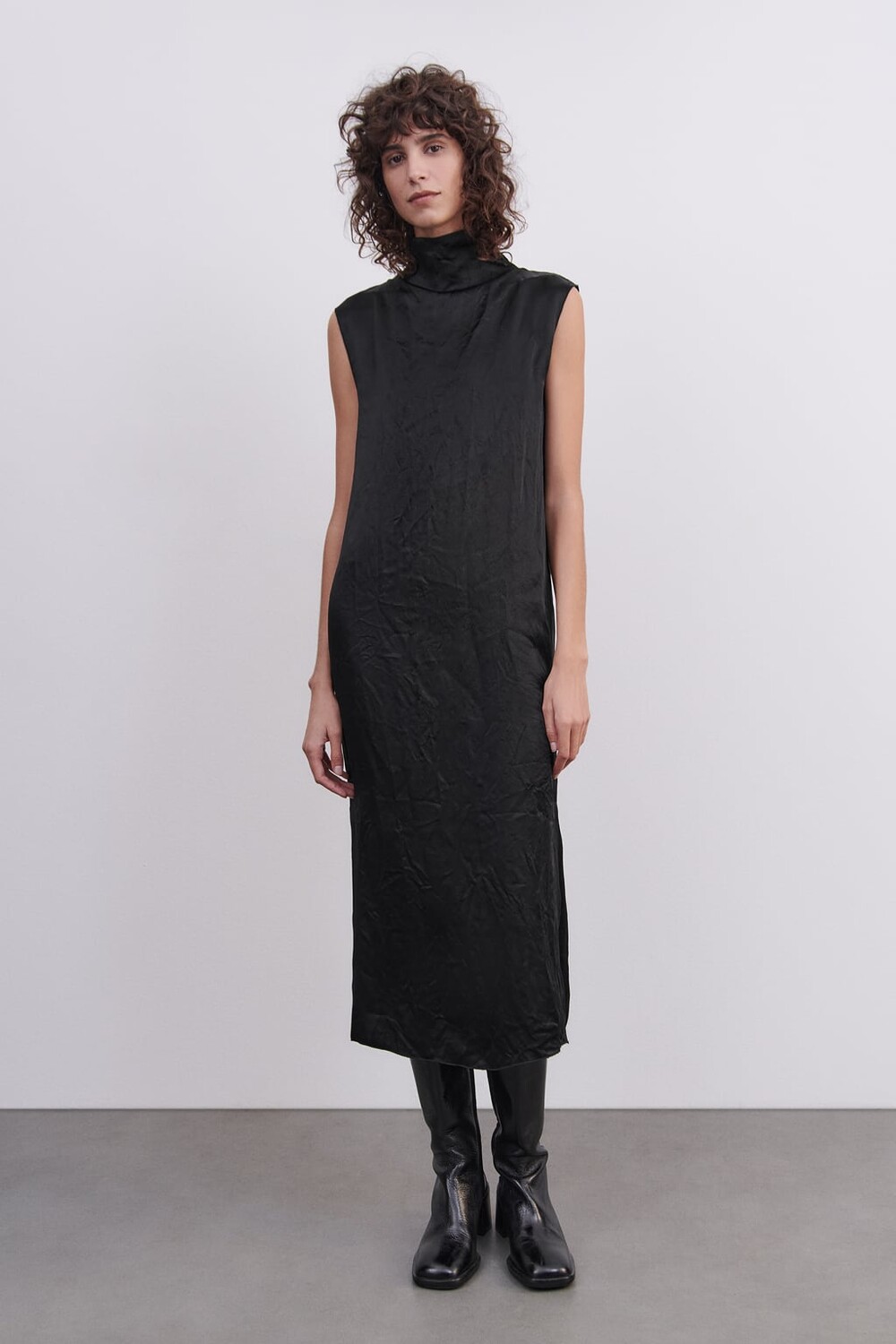 

Атласное платье со складками ZARA, черный