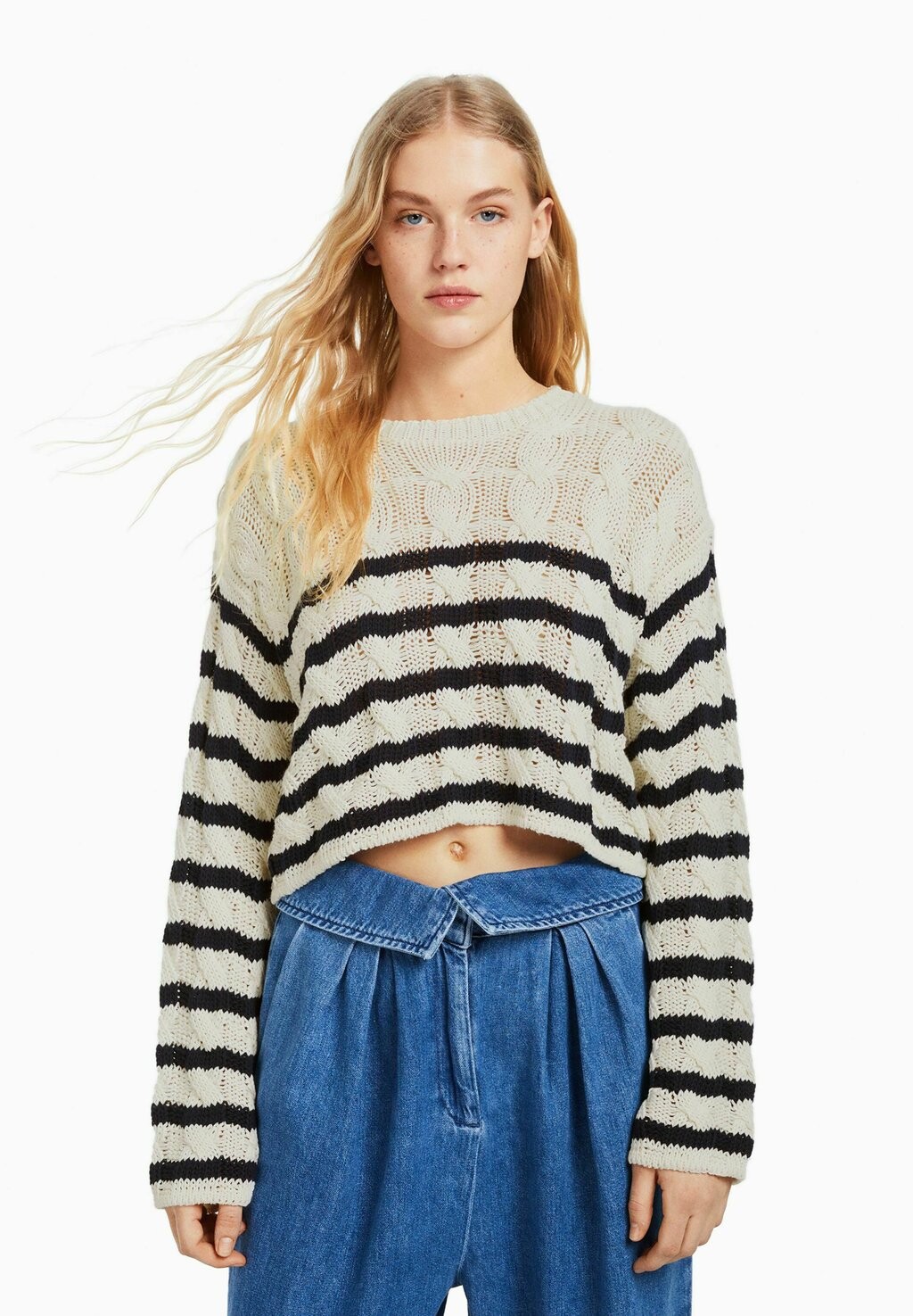 

Свитер Bershka, бежевый