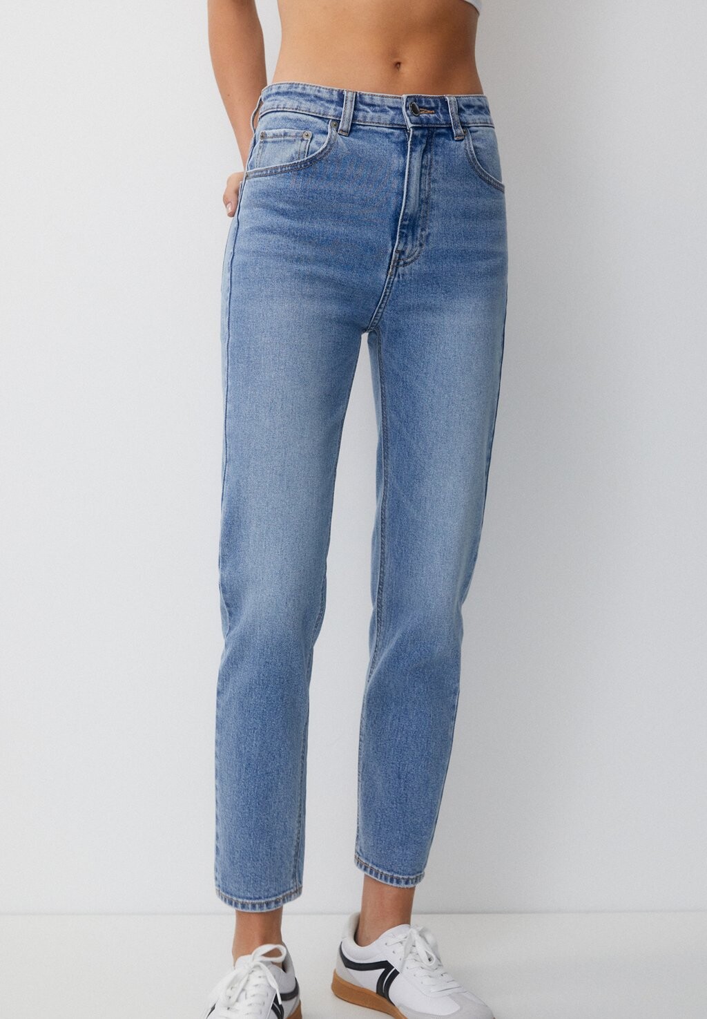 

Джинсы-сигареты Basic Mom Comfort PULL&BEAR, цвет light blue denim
