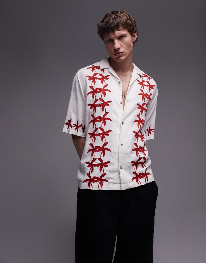

Topman - Белая удобная рубашка с короткими рукавами и красными цветами