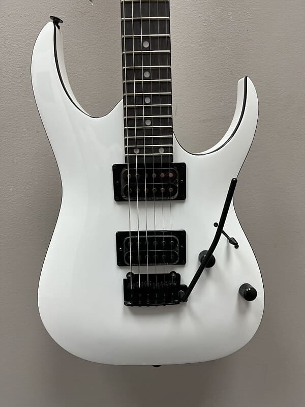 

Электрогитара Ibanez GRGA120 White 2023