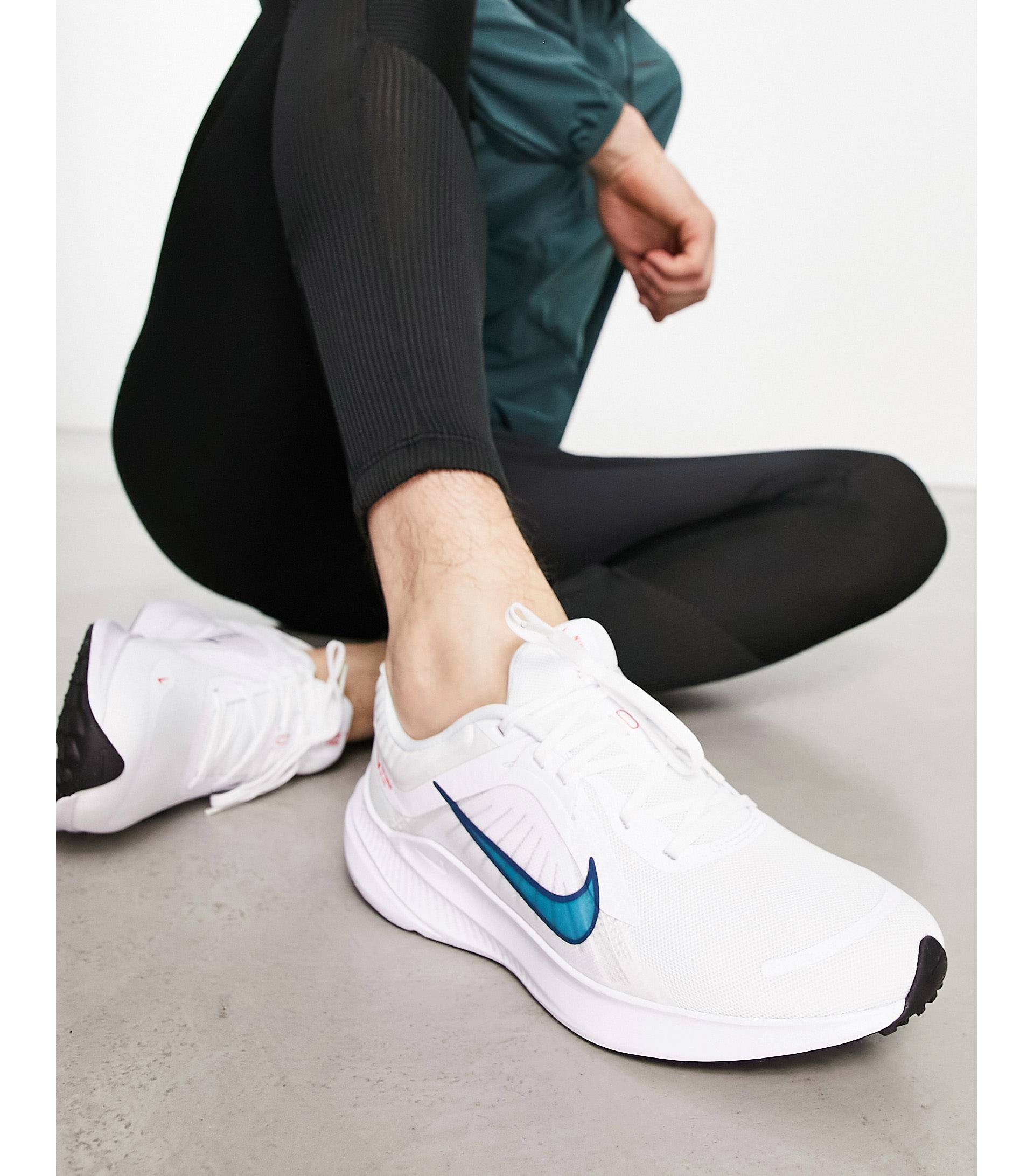 

Белые кроссовки Nike Running Quest 5